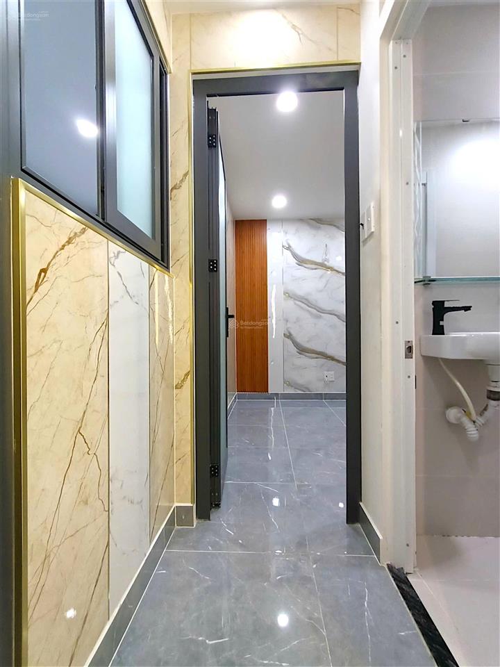 Nhà đẹp  đoàn văn bơ, quận 4 hẻm xe hơi gần mặt tiền 30m2 ngang gần 5m chỉ 3 tỷ 15 tl
