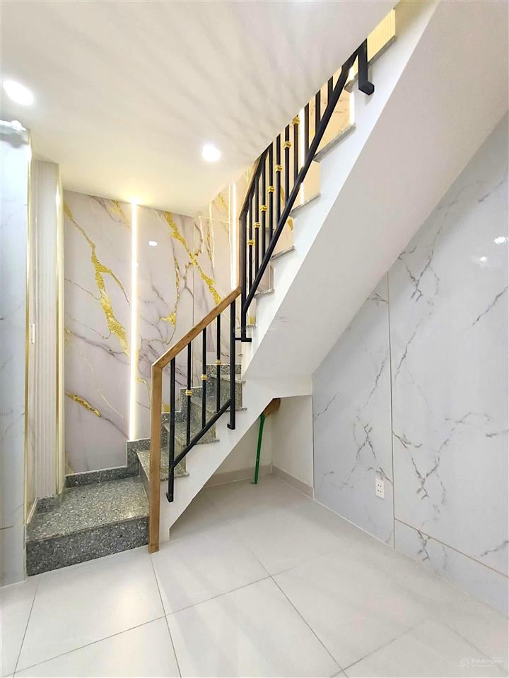 Nhà đẹp  đoàn văn bơ, quận 4 hẻm xe hơi gần mặt tiền 30m2 ngang gần 5m chỉ 3 tỷ 15 tl