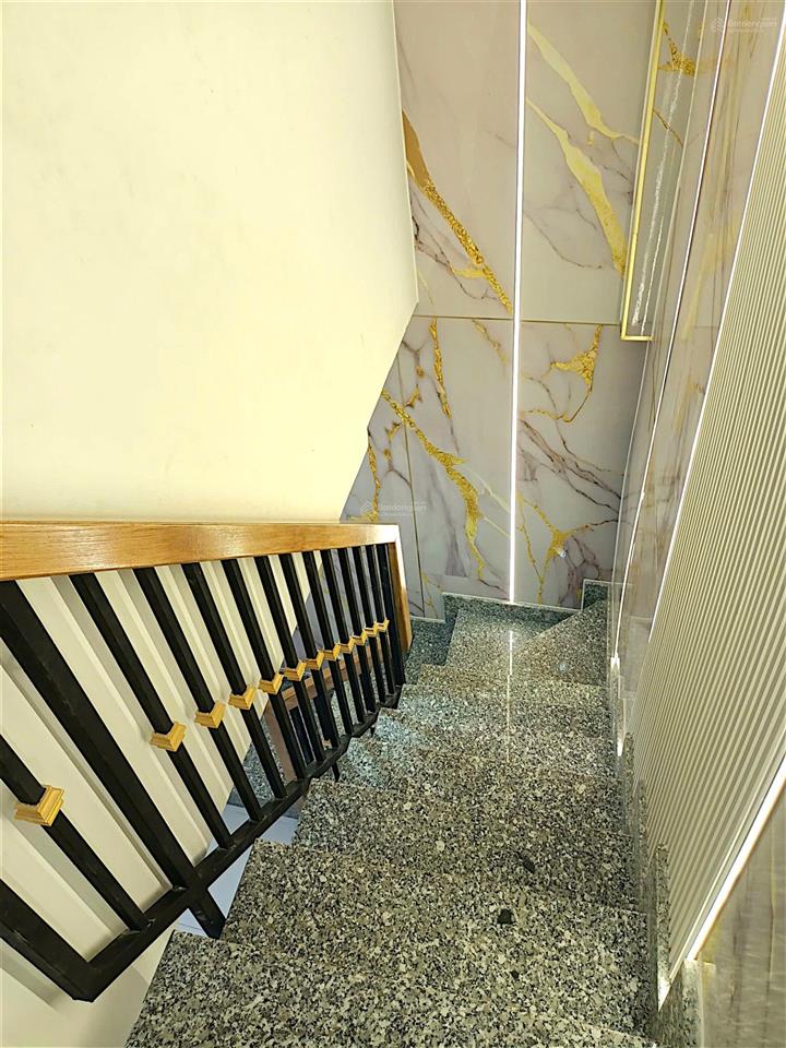 Nhà đẹp  đoàn văn bơ, quận 4 hẻm xe hơi gần mặt tiền 30m2 ngang gần 5m chỉ 3 tỷ 15 tl