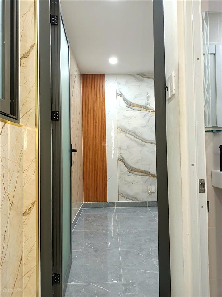 Nhà đẹp  đoàn văn bơ, quận 4 hẻm xe hơi gần mặt tiền 30m2 ngang gần 5m chỉ 3 tỷ 15 tl