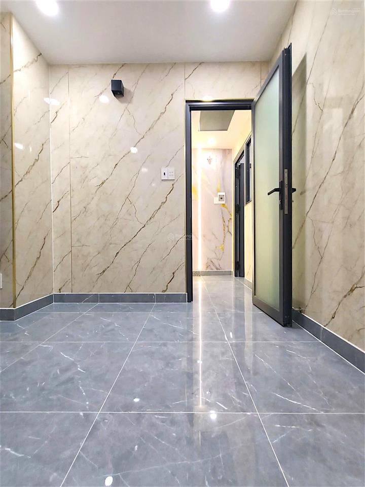 Nhà đẹp  đoàn văn bơ, quận 4 hẻm xe hơi gần mặt tiền 30m2 ngang gần 5m chỉ 3 tỷ 15 tl