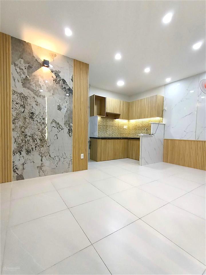 Nhà đẹp  đoàn văn bơ, quận 4 hẻm xe hơi gần mặt tiền 30m2 ngang gần 5m chỉ 3 tỷ 15 tl