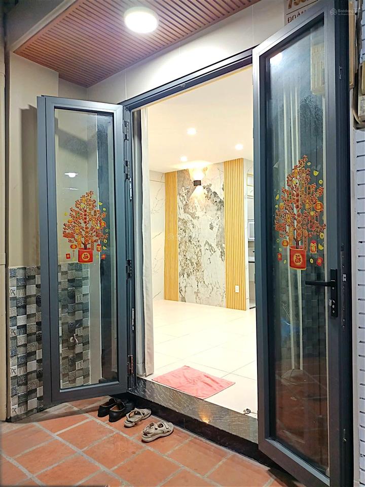 Nhà đẹp  đoàn văn bơ, quận 4 hẻm xe hơi gần mặt tiền 30m2 ngang gần 5m chỉ 3 tỷ 15 tl