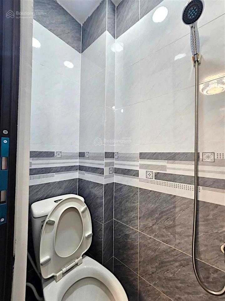 Vĩnh khánh quận 4 ngay phố ẩm thực nhà 3 tầng 2 mặt hẻm 3pn ngang 4,3m chỉ 3 tỷ 1 tl
