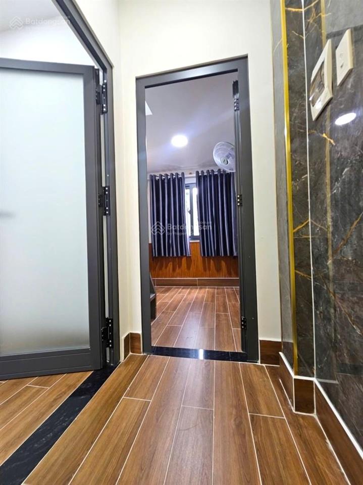 Vĩnh khánh quận 4 ngay phố ẩm thực nhà 3 tầng 2 mặt hẻm 3pn ngang 4,3m chỉ 3 tỷ 1 tl