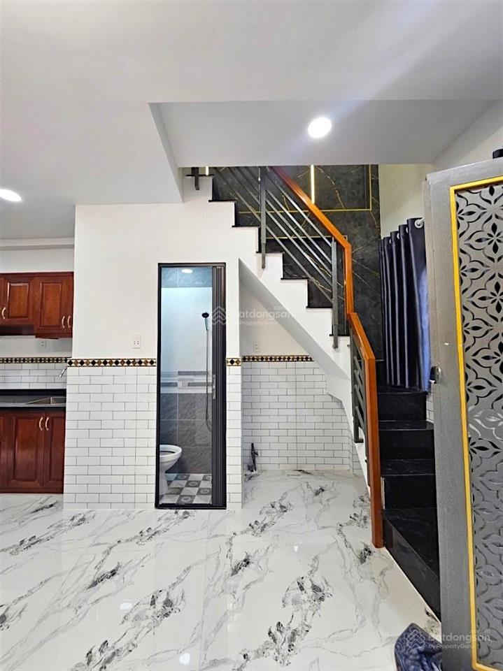 Vĩnh khánh quận 4 ngay phố ẩm thực nhà 3 tầng 2 mặt hẻm 3pn ngang 4,3m chỉ 3 tỷ 1 tl