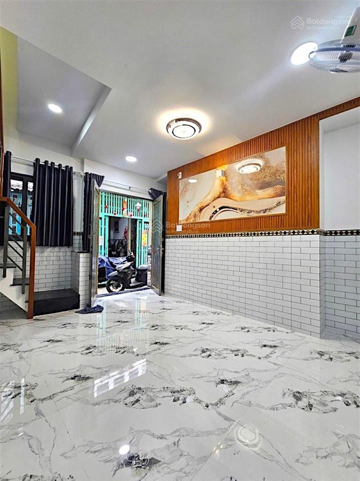 Vĩnh khánh quận 4 ngay phố ẩm thực nhà 3 tầng 2 mặt hẻm 3pn ngang 4,3m chỉ 3 tỷ 1 tl