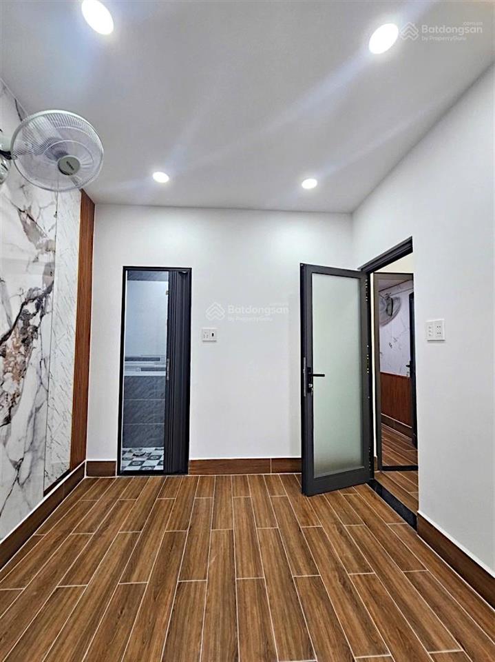 Vĩnh khánh quận 4 ngay phố ẩm thực nhà 3 tầng 2 mặt hẻm 3pn ngang 4,3m chỉ 3 tỷ 1 tl