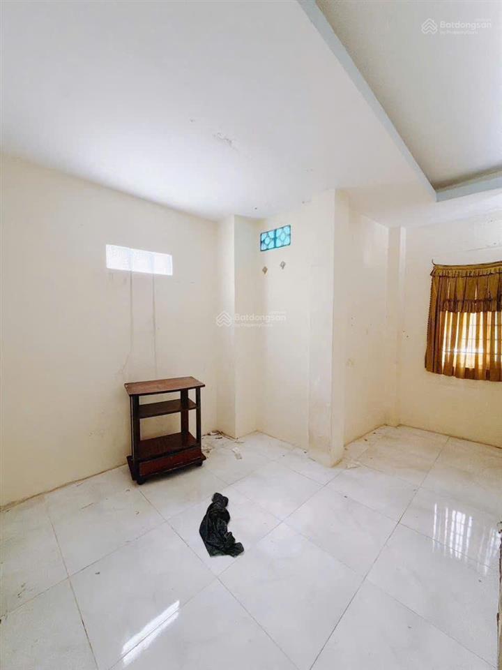 Đoàn văn bơ quận 4  5 tầng btct  ngang nở hậu 5,3m  chỉ 4 tỷ25 tl