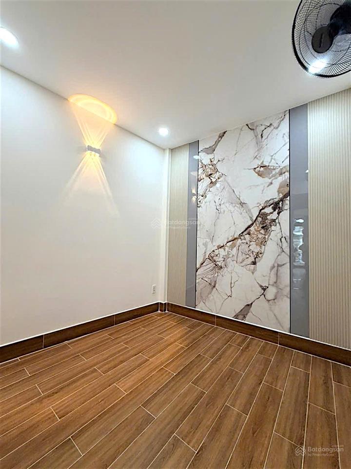 Tôn đản  góc vĩnh khánh  quận 4  34m2 nở hậu  3 tầng btct  4pn  chỉ 3tỷ65
