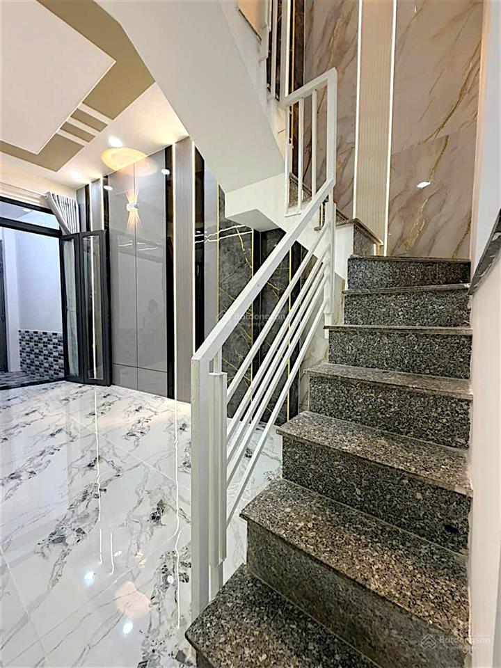 Tôn đản  góc vĩnh khánh  quận 4  34m2 nở hậu  3 tầng btct  4pn  chỉ 3tỷ65