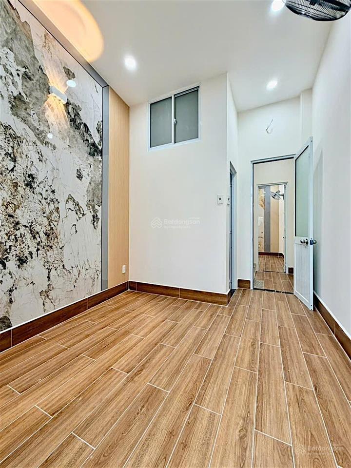 Tôn đản  góc vĩnh khánh  quận 4  34m2 nở hậu  3 tầng btct  4pn  chỉ 3tỷ65