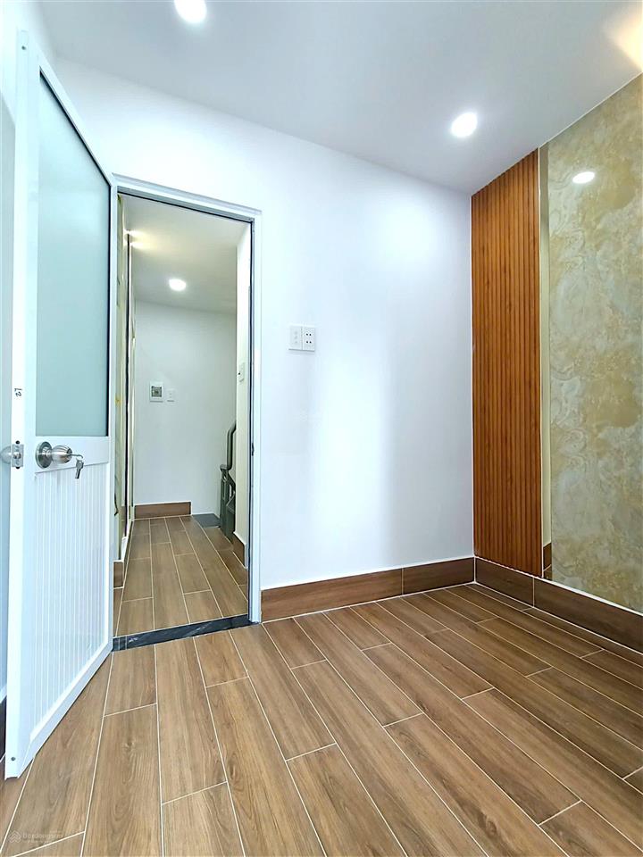 Đoàn văn bơ  quận 4  nhà đẹp 4 tầng btct  4pn  nở hậu l  chỉ 3tỷ05