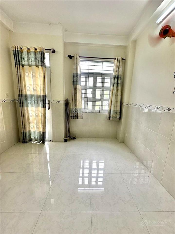 Sát mặt tiền đoàn văn bơ  hoàng diệu  quận 4  5 tầng btct  3pn  sân thượng  chỉ 5 tỷ 75