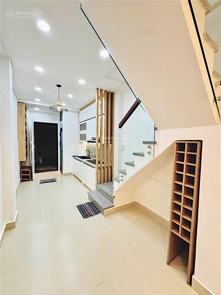 3 tháng 2  quận 10  2 mặt hẻm xe hơi  full nội thất  31m  2 tầng btct  chỉ 5tỷ9
