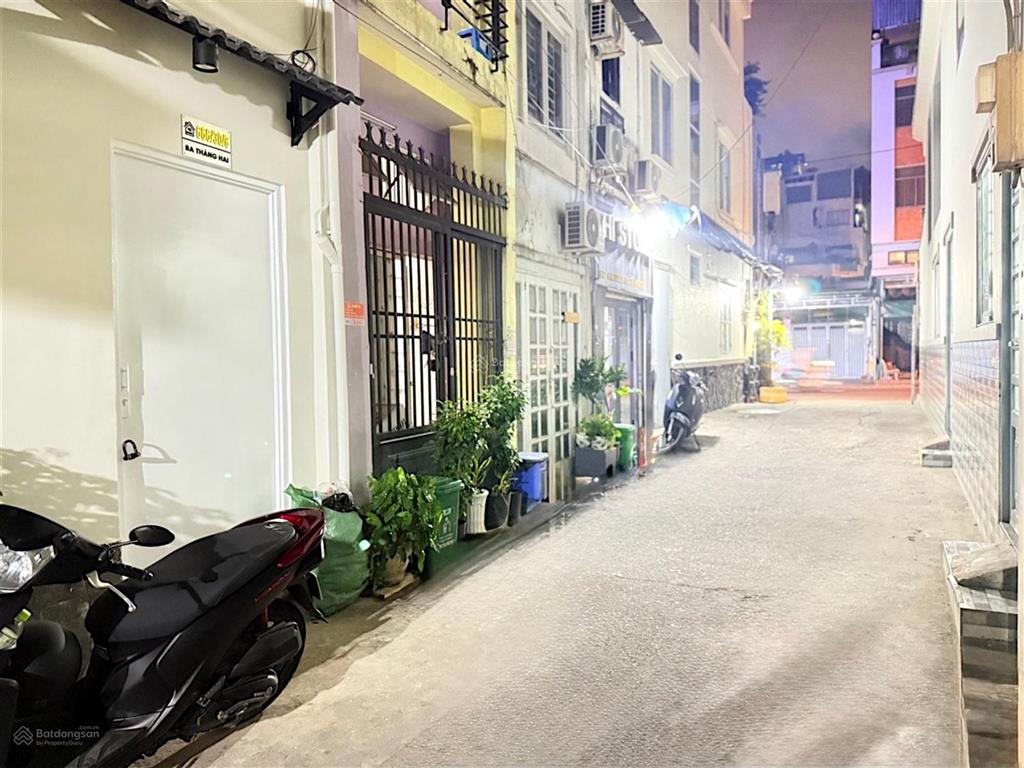 3 tháng 2  quận 10  2 mặt hẻm xe hơi  full nội thất  31m  2 tầng btct  chỉ 5tỷ9