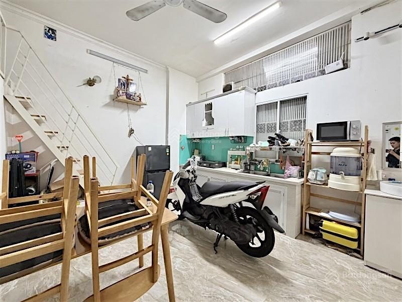 Đào duy anh  khu vip phú nhuận  61m  ngang gần 8m  4 tầng  vừa ở vừa có dòng tiền