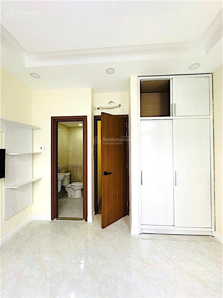 Sư vạn hạnh q5  đối diện ks windsor  nhà mới 3 tầng  sân riêng  chỉ 3tỷ75