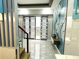 Sư vạn hạnh q5  đối diện ks windsor  nhà mới 3 tầng  sân riêng  chỉ 3tỷ75