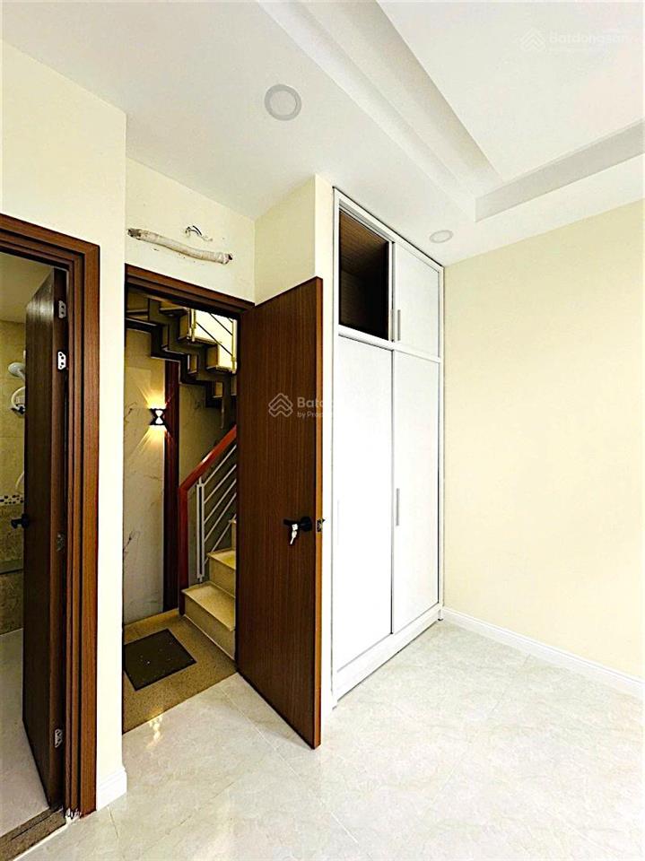 Sư vạn hạnh q5  đối diện ks windsor  nhà mới 3 tầng  sân riêng  chỉ 3tỷ75