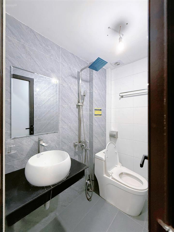 Nhà mặt phố full đồ ô tô cách nhà 50m sang xịn ở luôn khu vực gần big c thăng long, yên hòa