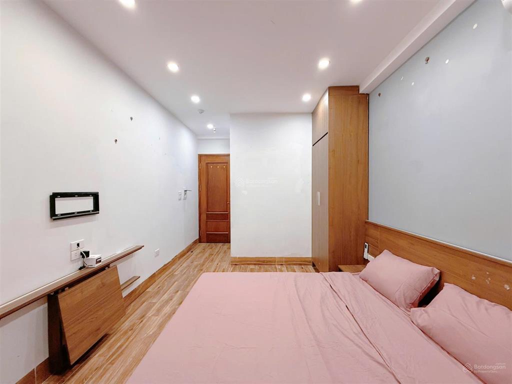 Nhà mặt phố full đồ ô tô cách nhà 50m sang xịn ở luôn khu vực gần big c thăng long, yên hòa