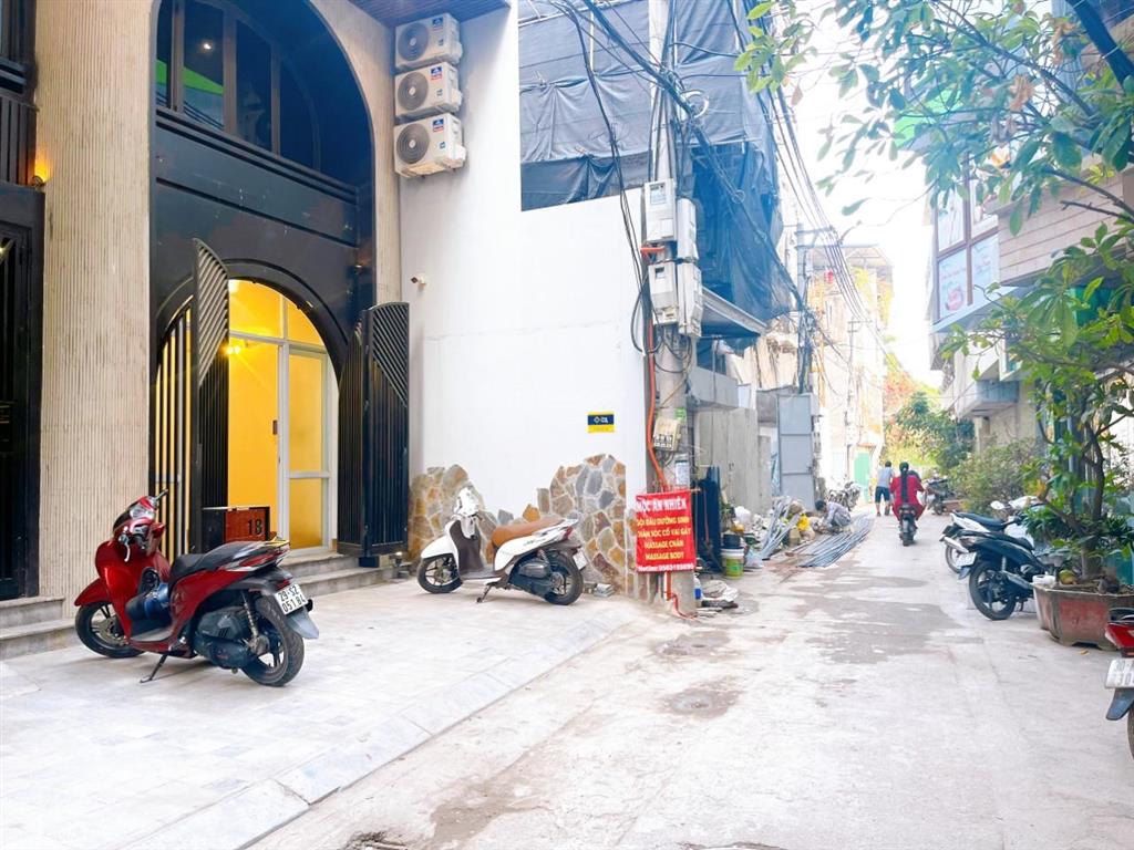 Nhà mặt phố full đồ ô tô cách nhà 50m sang xịn ở luôn khu vực gần big c thăng long, yên hòa