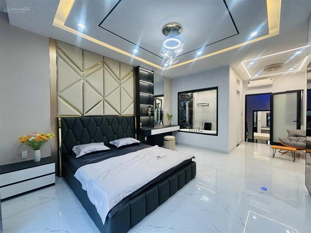 Bán nhà phố vọng, hbt, phân lô, vỉa hè ô tô tránh dừng đỗ, 109m 5t, gần đh ktqd, ở yên tĩnh, làm vp