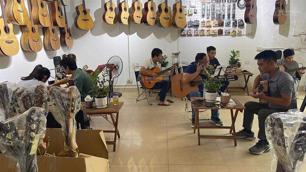 Cho thuê nhà kim ngưu  lạc trung 60m  mt6m ô tô đỗ cửa 22 triệu/tháng, làm vp, kd, spa, lớp học