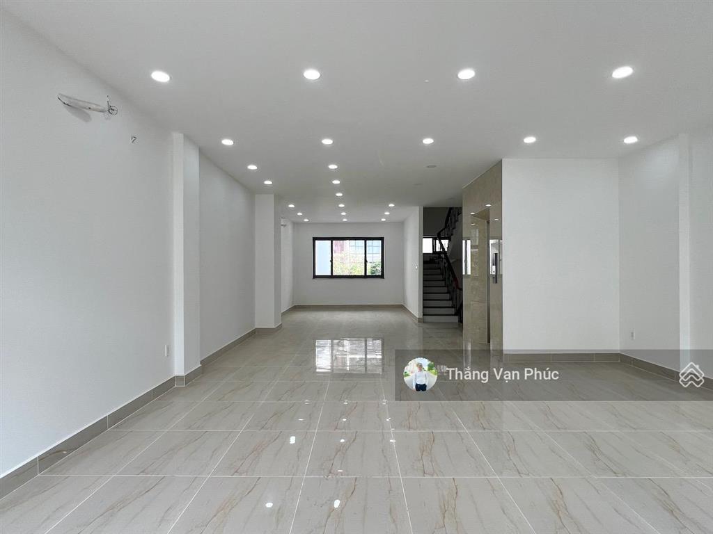 Căn thông hành duy nhất ngang 5mx20 chủ nhà đang thiện chí bán, sổ hồng riêng, có thang máy hầm lớn
