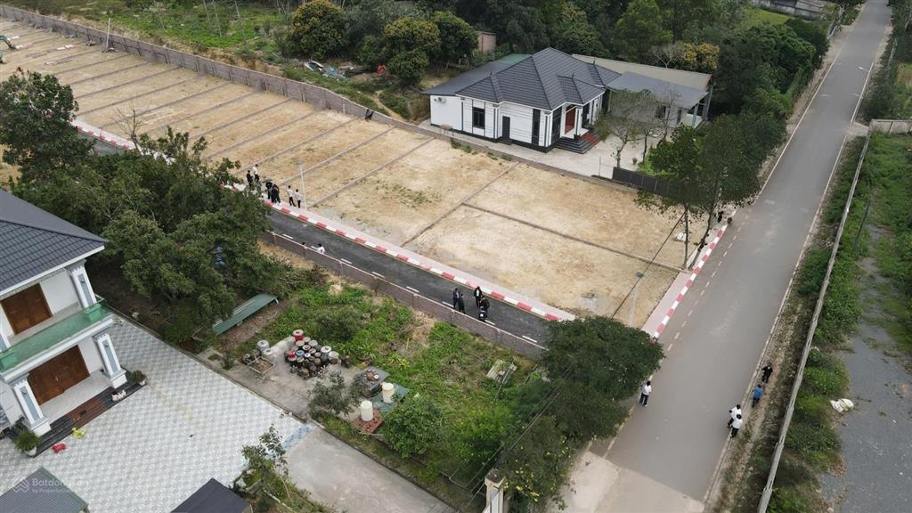 Em bán rẻ lô đất 150m2 tại gần trung tâm suối hai, xung quanh đông đúc, đường vào 8m, giá trên tỷ
