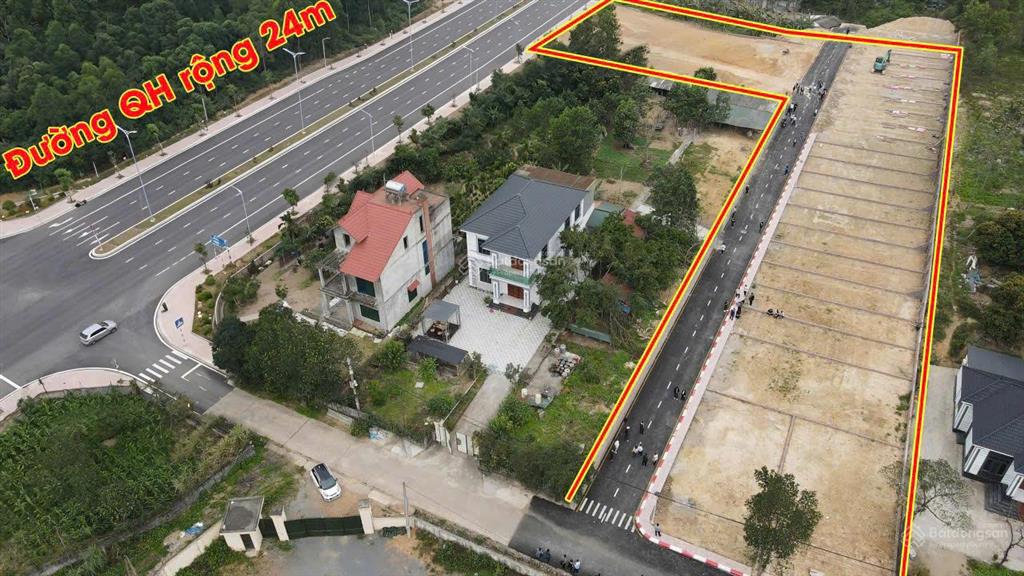 Trên tỷ lô đất hơn 200m2 tại gần uỷ ban xã suối hai, đường vào to rộng, ở hay xây cho thuê ven đô