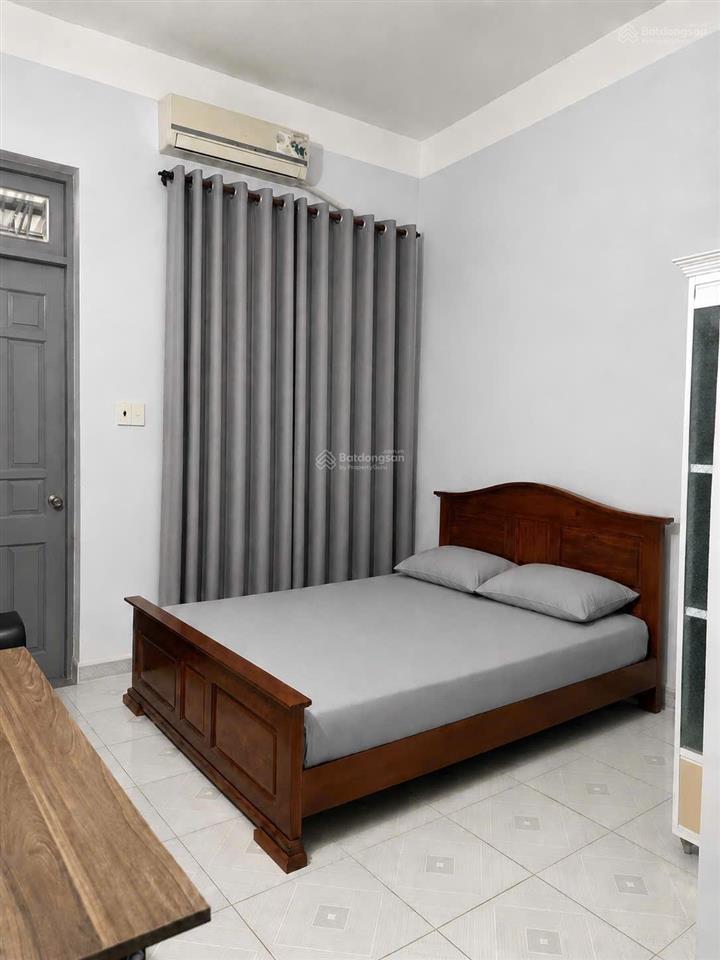 Cho thuê nhà phố  6 phòng ngủ lê thánh tông