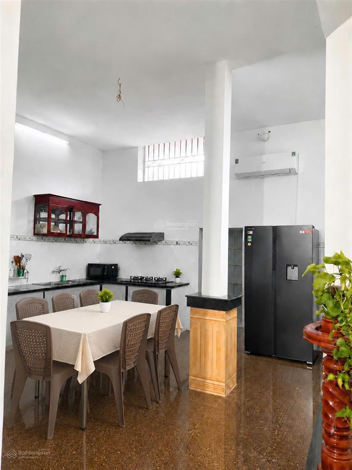 Cho thuê nhà phố  6 phòng ngủ lê thánh tông