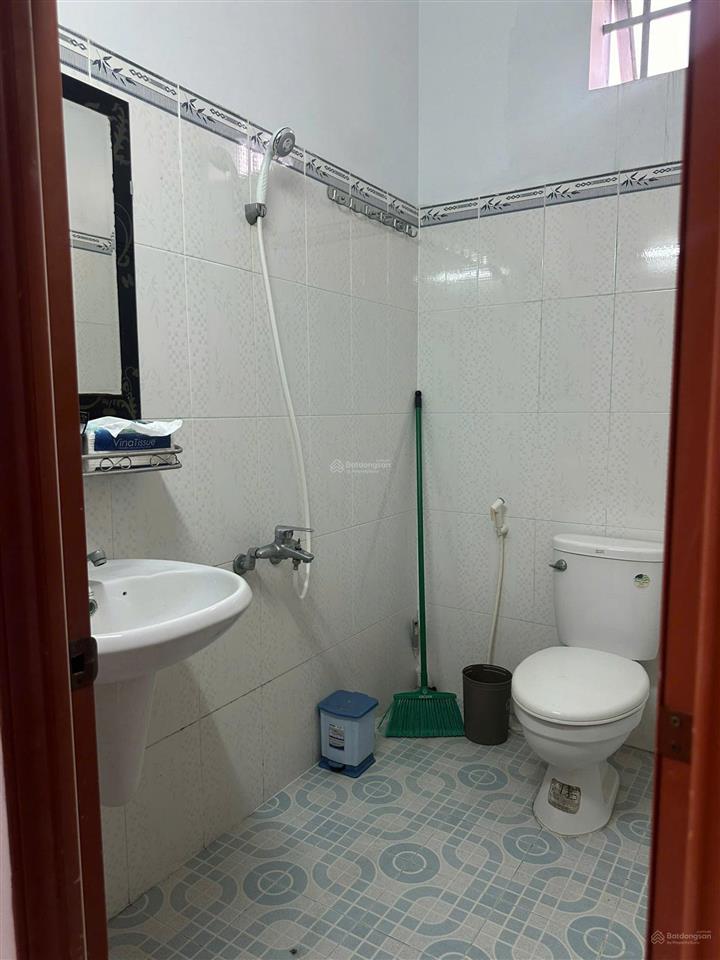 Cho thuê nhà phố  6 phòng ngủ lê thánh tông