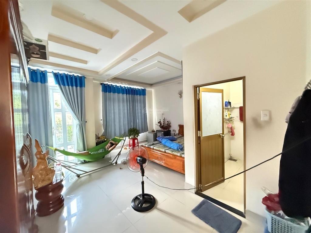 Bán nhà 4tầng view công viên đường 8m  dân trí cao gần nhà thi đấu đa năng quận12 hiếm có giá hời