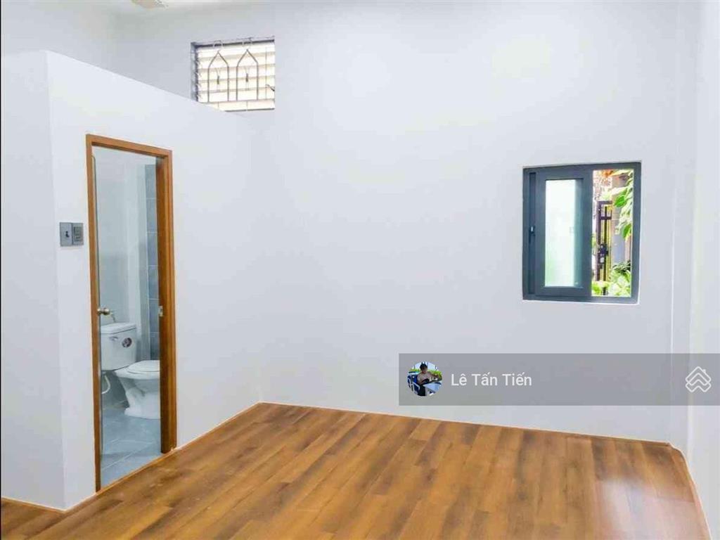 Nguyễn thị tần, quận 8  nhà đẹp 5m x 19m  gần quận 1, quận 5  chỉ 8,x tỷ  cách hẻm xe hơi 10m.