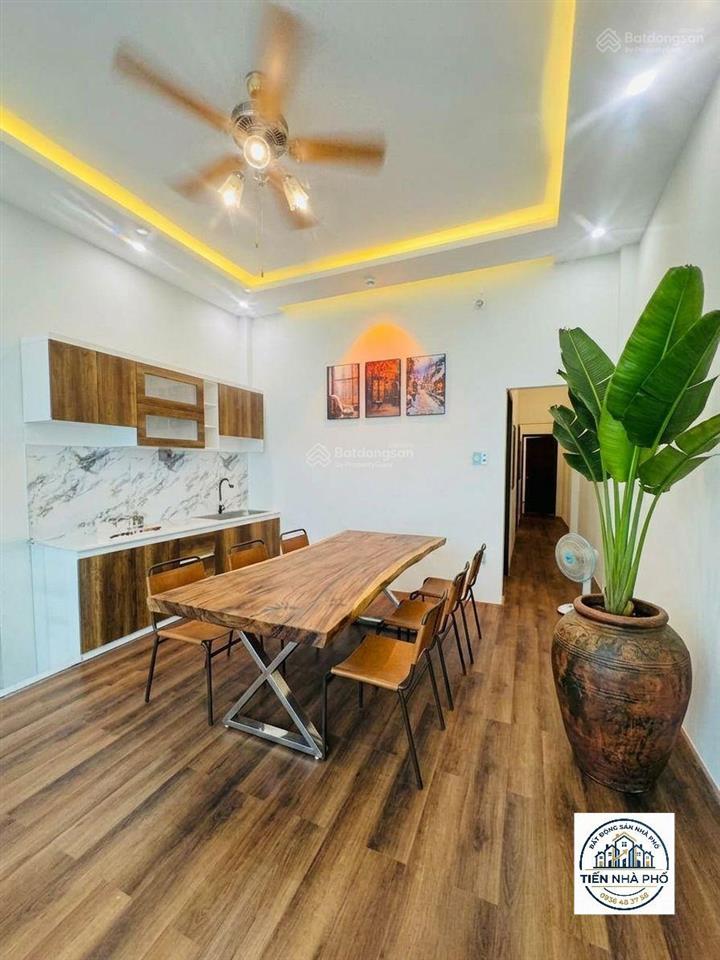 Nguyễn thị tần, quận 8  nhà đẹp 5m x 19m  gần quận 1, quận 5  chỉ 8,x tỷ  cách hẻm xe hơi 10m.