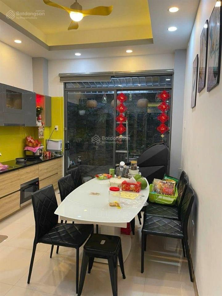 Bán nhà 3 tầng, dương bá trạc q8, hẻm 6m, diện tích 4 x 17, chỉ 9.x tỷ, cách q5, q1 chỉ 1 cây cầu