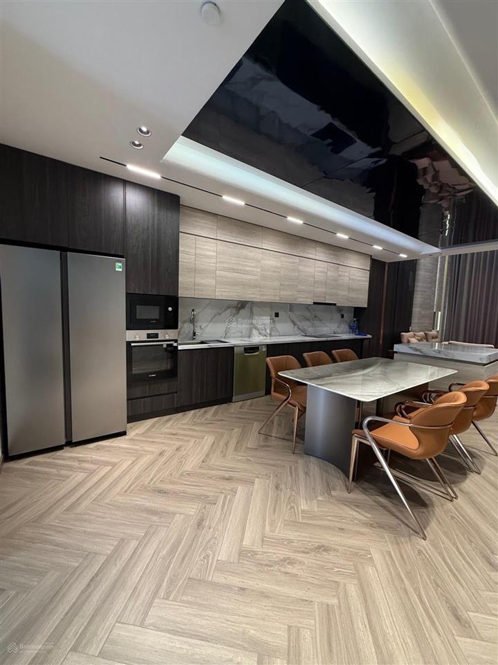 Bán nhà mặt ô tô tránh  phố lương khánh thiện 110m  nội thất xịn mịn, gần hồ  chỉ 23 tỷ