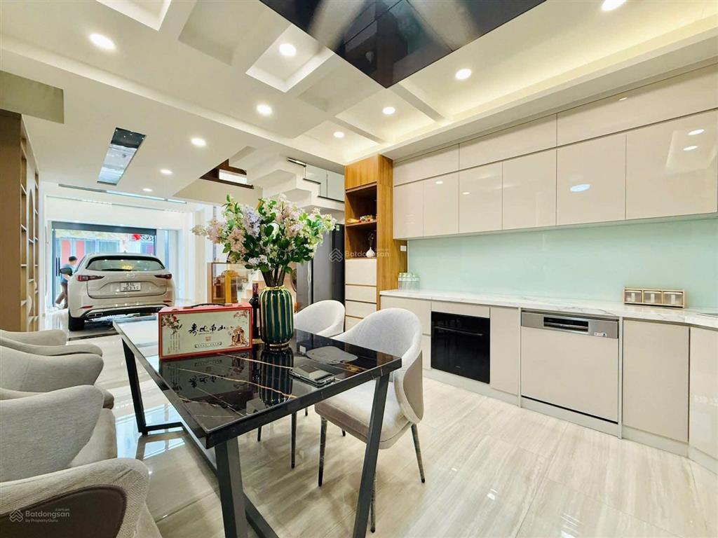 Vị trí đẹp tiện kinh doanh ngay nguyễn thức đường, 76m2, 5 tầng, 5 pn, đường nhựa 8m,kế bên quận 6