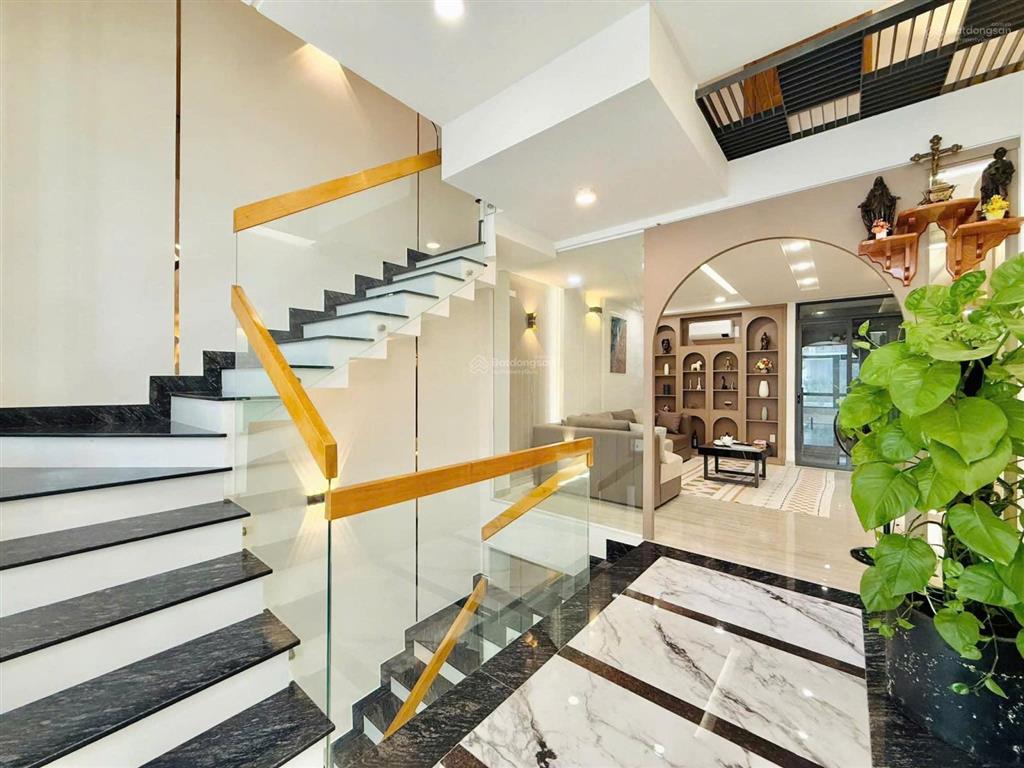 Vị trí đẹp tiện kinh doanh ngay nguyễn thức đường, 76m2, 5 tầng, 5 pn, đường nhựa 8m,kế bên quận 6