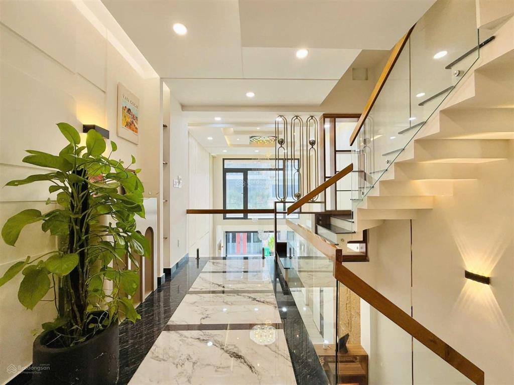Vị trí đẹp tiện kinh doanh ngay nguyễn thức đường, 76m2, 5 tầng, 5 pn, đường nhựa 8m,kế bên quận 6