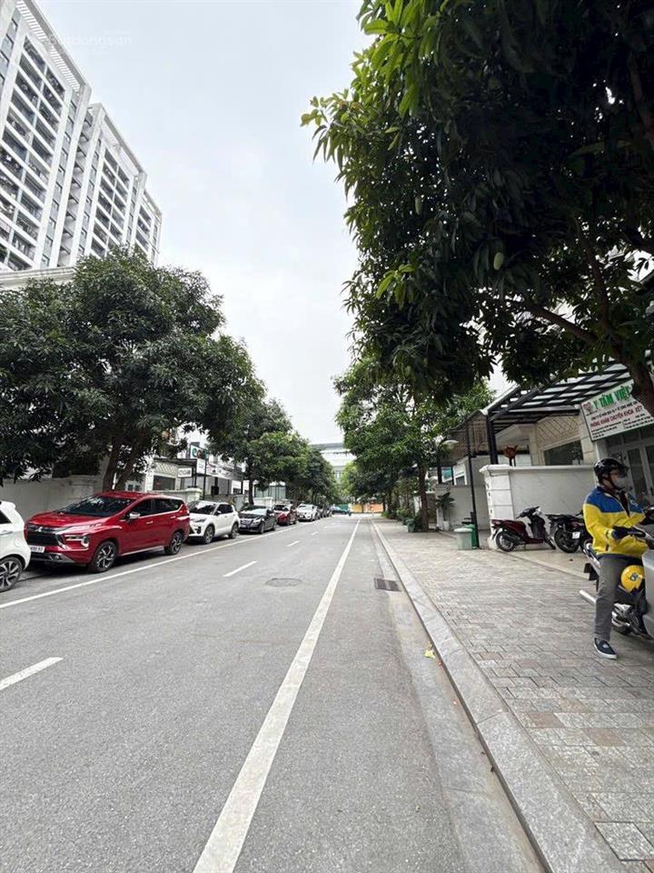 Đất đẹp chu huy mân,ngõ oto tải vào đất,ngõ thông kinh doanh tốt, gần cầu vĩnh tuy qua phố cổ