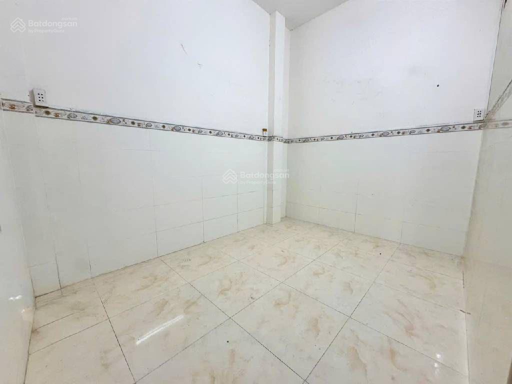 Đất hiếm,62m2,(4,2 x 15,5)shr, vuông a4,ngay trung tâm, sát trường đh, nhỉnh 11t tl