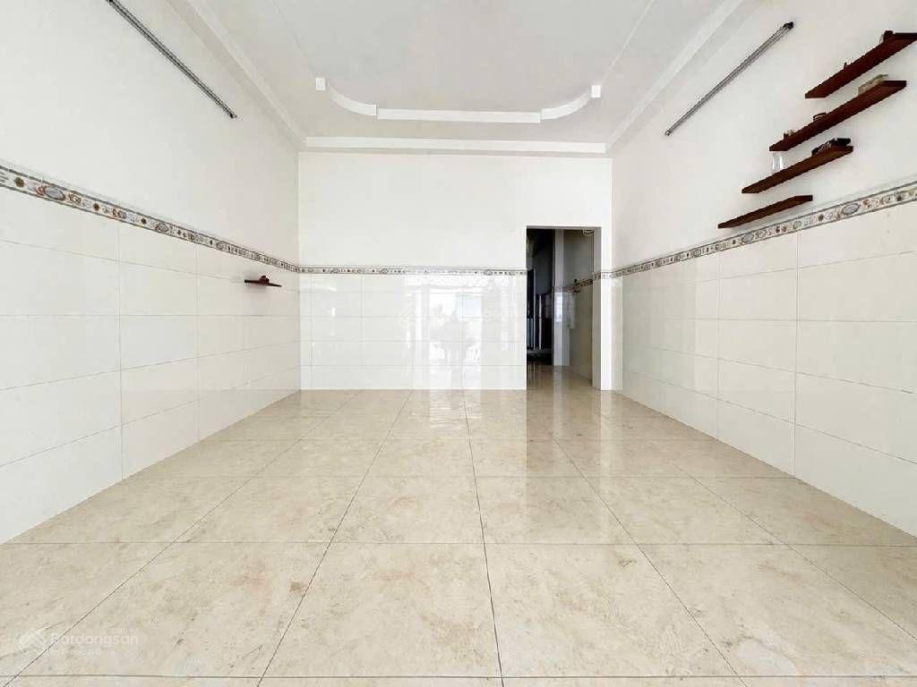 Đất hiếm,62m2,(4,2 x 15,5)shr, vuông a4,ngay trung tâm, sát trường đh, nhỉnh 11t tl