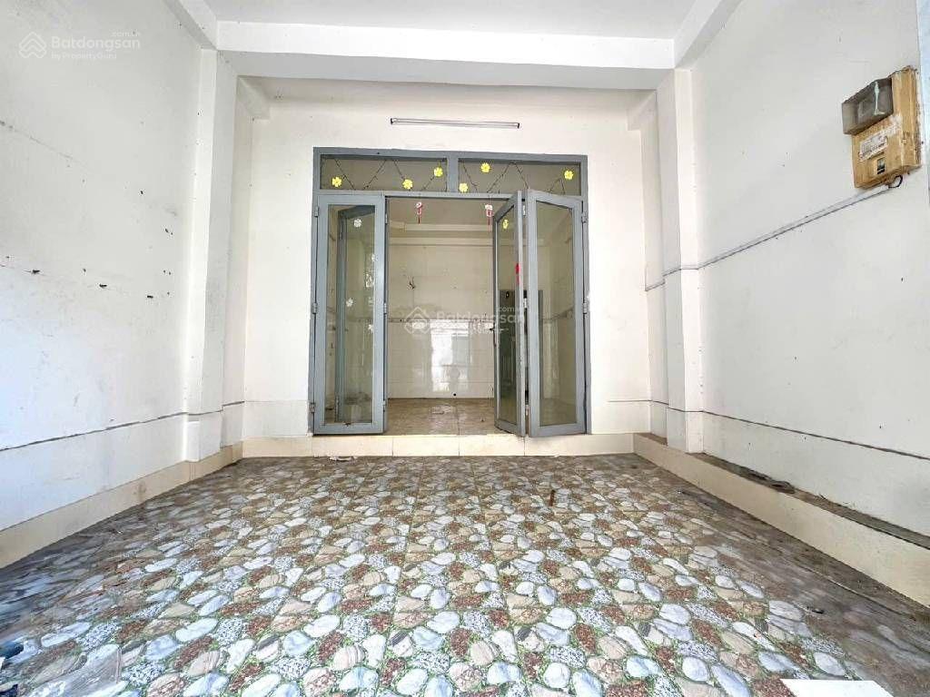 Đất hiếm,62m2,(4,2 x 15,5)shr, vuông a4,ngay trung tâm, sát trường đh, nhỉnh 11t tl