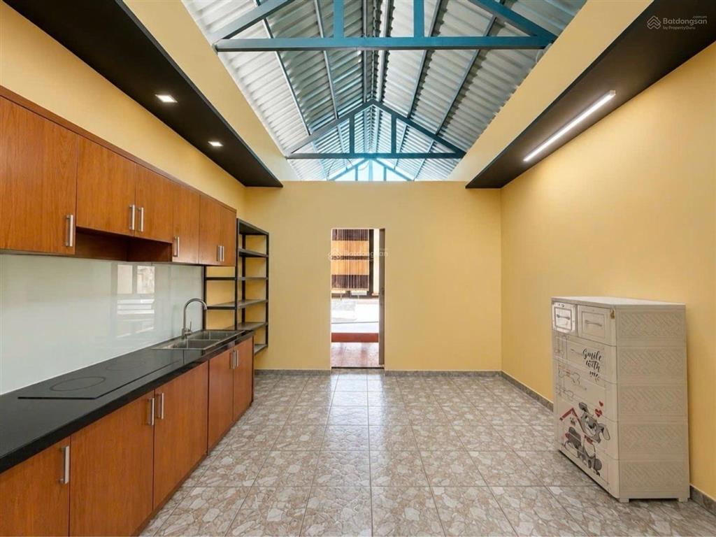 3 tầng btct, dt 60m² (4,2 x 14) vuông a4, sát mặt tiền đường lớn, shr, hoàn công đầy đủ