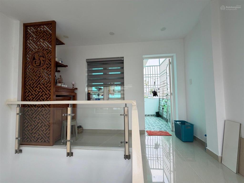 Xe hơi ngủ trong nhà,5 tầng btct,shr, hoàn công đầy đủ,nhà 2 mặt hẻm thoáng,sát chợ, nhỉnh 9t tl