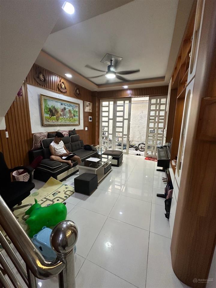 2 tầng nguyễn xí, 2pn, 40m2, sát hẻm xe hơi, shr, công chứng ngay